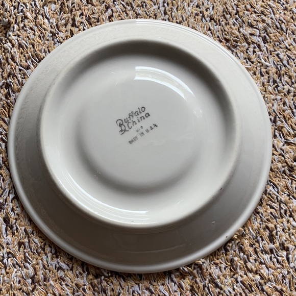 2 Buffalo China saucer plates. Excellent condition - Picture 5 of 8